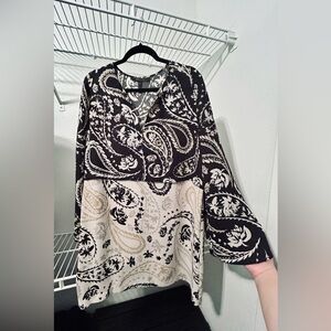 BCBGMaxAzria Black and White Graphic Boxy Blouse with Mandarin Collar
